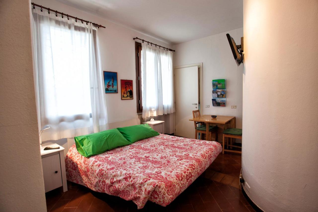 Casa Vacanze Tana Della Volpe Ispra Εξωτερικό φωτογραφία